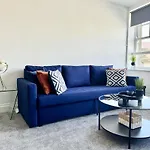 The Crown View - Luxury - Free Parking Nearby 哈罗盖特