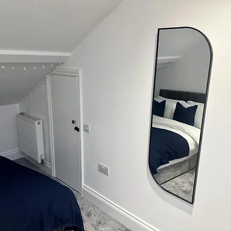 The Crown View - Luxury - Free Parking Nearby Apartment *