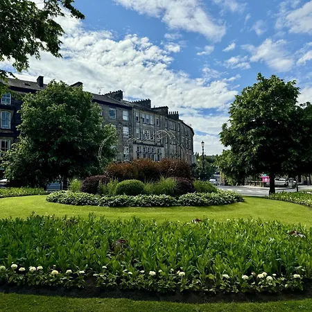 Apartment The Crown View - Luxury - Free Parking Nearby