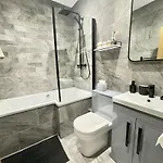 The Crown View - Luxury - Free Parking Nearby Apartament