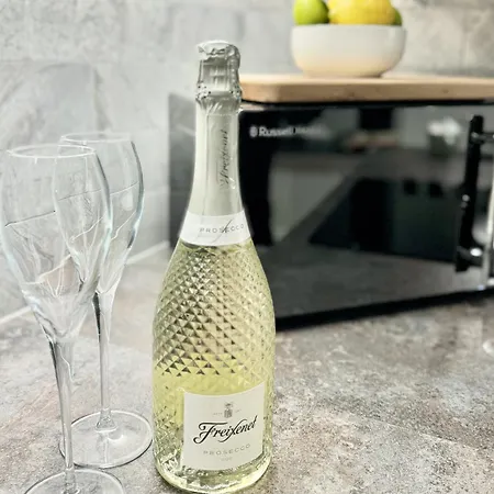 The Crown View - Luxury - Free Parking Nearby Harrogate